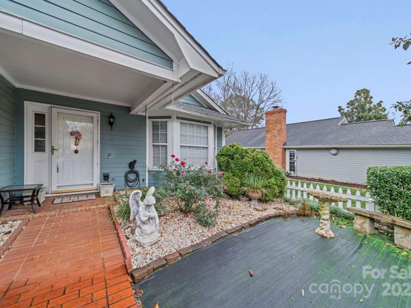 2914 Cherry Blossom Court, Fort Mill, SC 29715.  MLS# CAR4329281, YatesRealty ID 52464. 