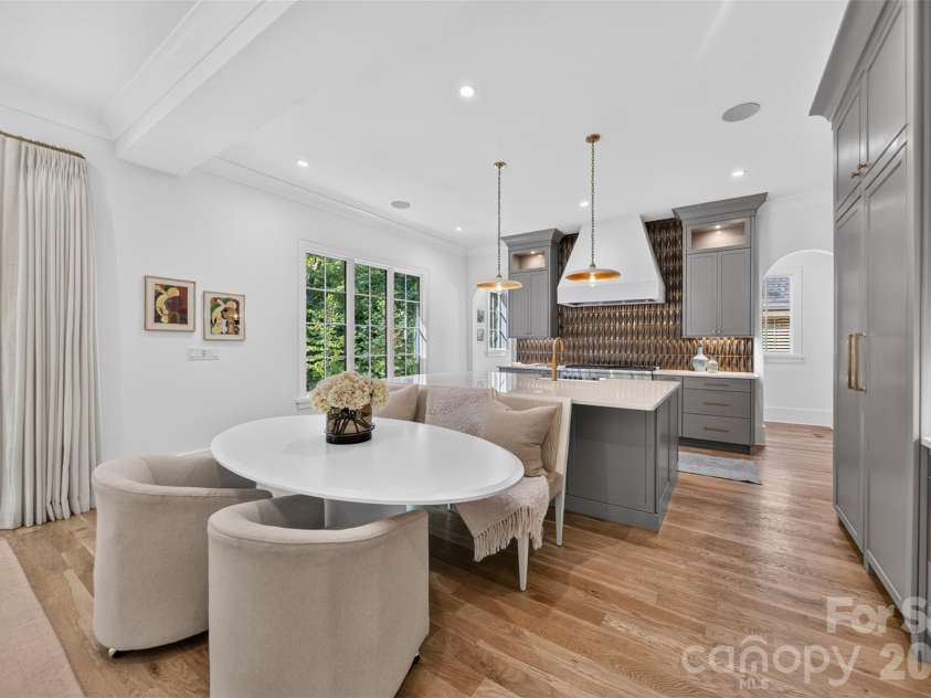 6006 Old Providence Lane, Charlotte, NC 28226.  MLS# CAR4424304, YatesRealty ID 52466. 