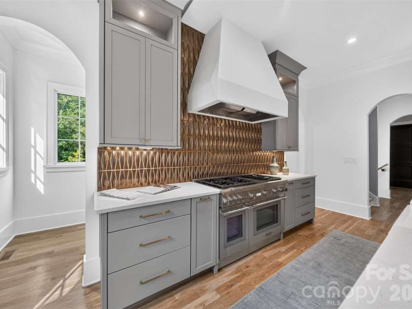 6006 Old Providence Lane, Charlotte, NC 28226.  MLS# CAR4424304, YatesRealty ID 52466. 