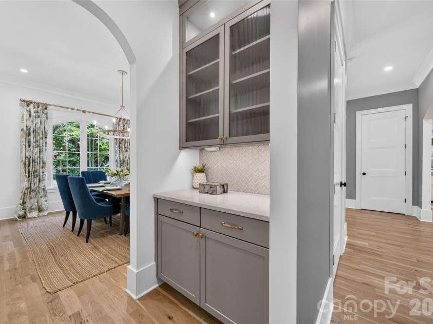 6006 Old Providence Lane, Charlotte, NC 28226.  MLS# CAR4424304, YatesRealty ID 52466. 