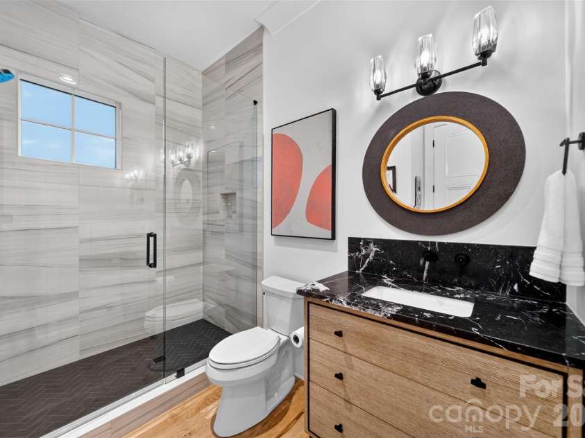 6006 Old Providence Lane, Charlotte, NC 28226.  MLS# CAR4424304, YatesRealty ID 52466. 