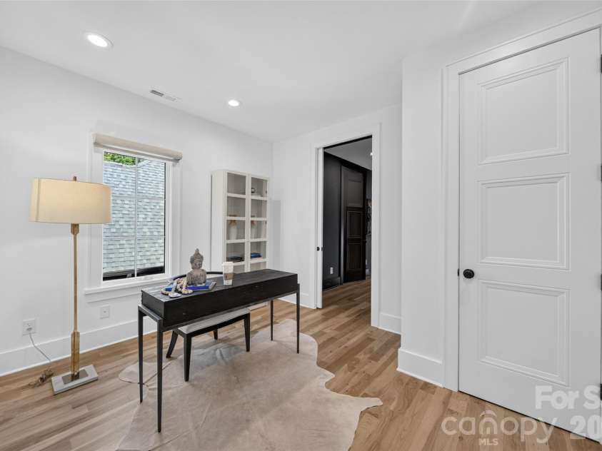 6006 Old Providence Lane, Charlotte, NC 28226.  MLS# CAR4424304, YatesRealty ID 52466. 