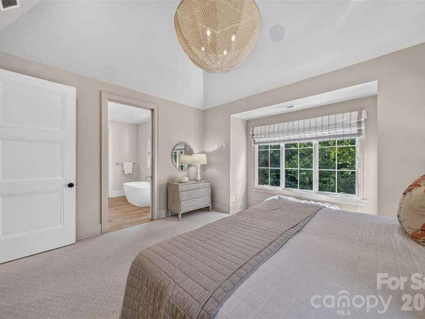 6006 Old Providence Lane, Charlotte, NC 28226.  MLS# CAR4424304, YatesRealty ID 52466. 
