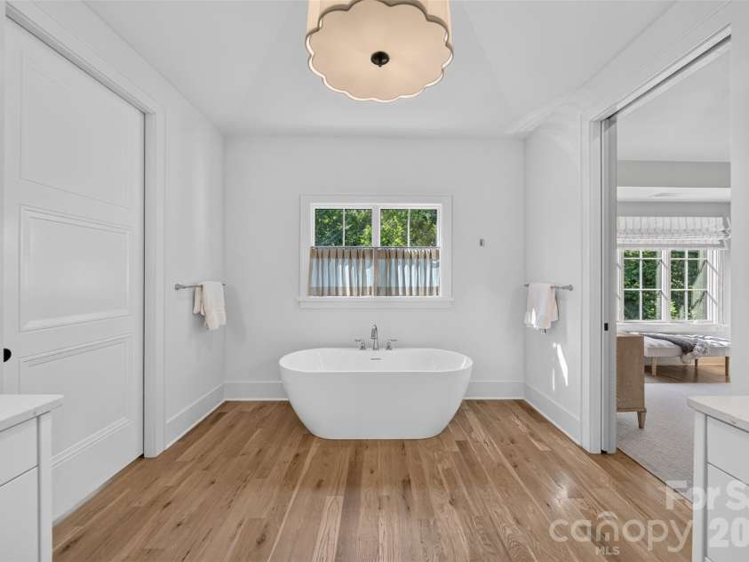 6006 Old Providence Lane, Charlotte, NC 28226.  MLS# CAR4424304, YatesRealty ID 52466. 