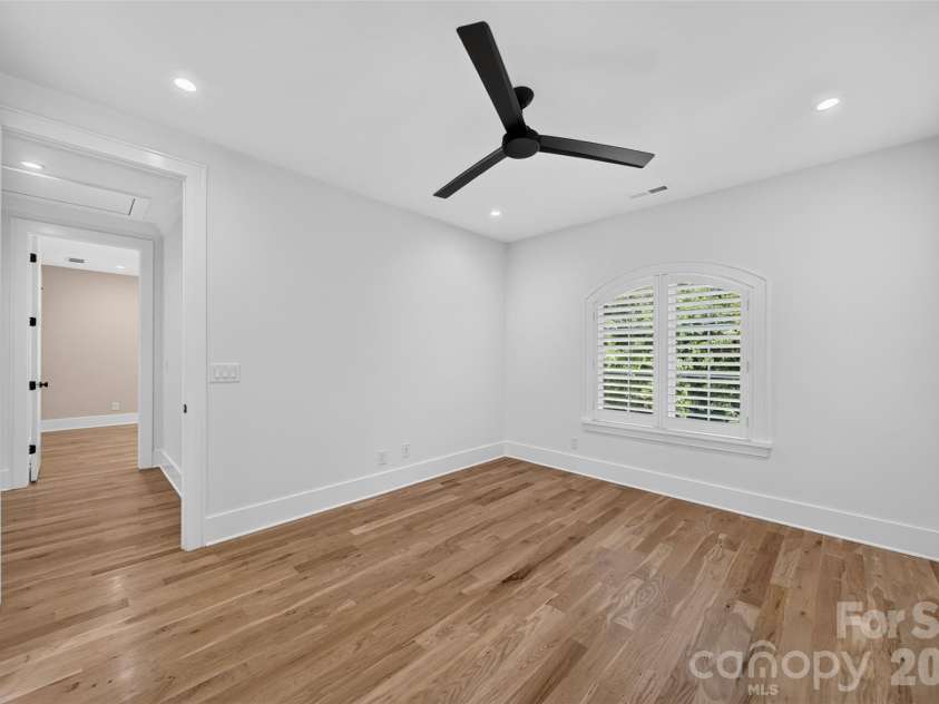6006 Old Providence Lane, Charlotte, NC 28226.  MLS# CAR4424304, YatesRealty ID 52466. 
