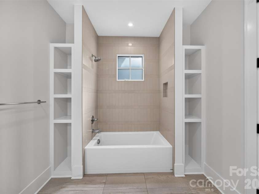 6006 Old Providence Lane, Charlotte, NC 28226.  MLS# CAR4424304, YatesRealty ID 52466. 