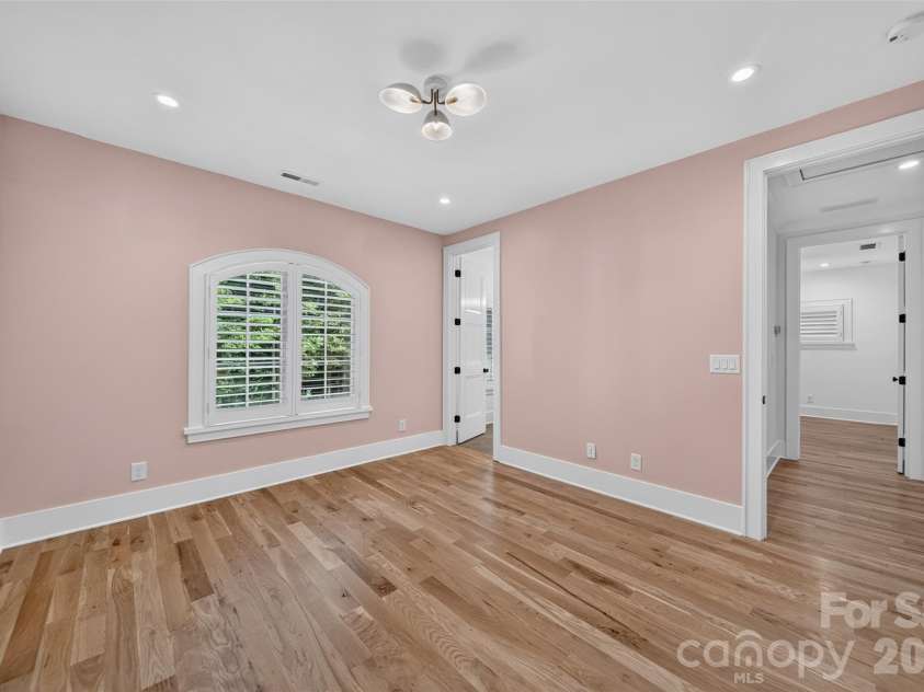 6006 Old Providence Lane, Charlotte, NC 28226.  MLS# CAR4424304, YatesRealty ID 52466. 
