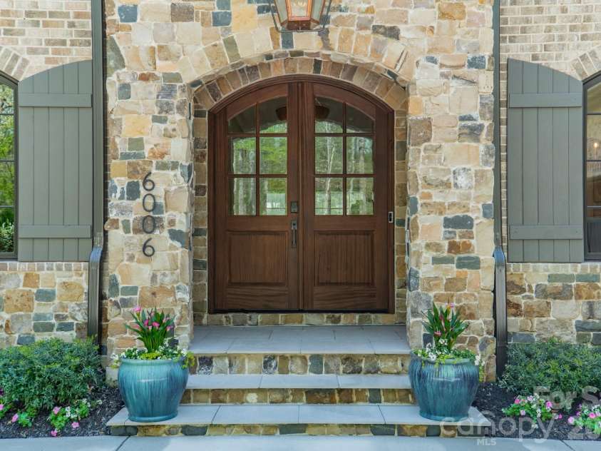 6006 Old Providence Lane, Charlotte, NC 28226.  MLS# CAR4424304, YatesRealty ID 52466. 