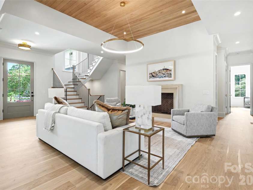 932 Heather Lane, Charlotte, NC 28209.  MLS# CAR4423806, YatesRealty ID 52467. 