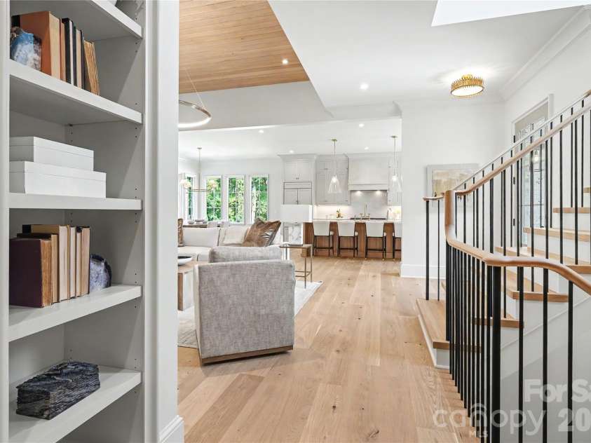 932 Heather Lane, Charlotte, NC 28209.  MLS# CAR4423806, YatesRealty ID 52467. 