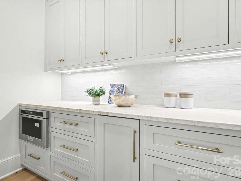 932 Heather Lane, Charlotte, NC 28209.  MLS# CAR4423806, YatesRealty ID 52467. 