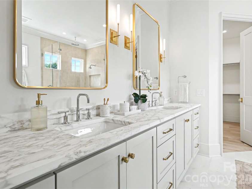 932 Heather Lane, Charlotte, NC 28209.  MLS# CAR4423806, YatesRealty ID 52467. 