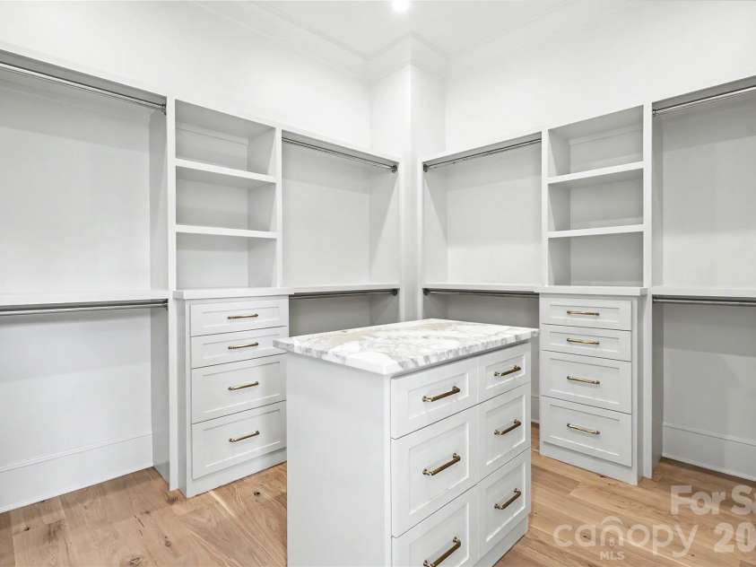 932 Heather Lane, Charlotte, NC 28209.  MLS# CAR4423806, YatesRealty ID 52467. 