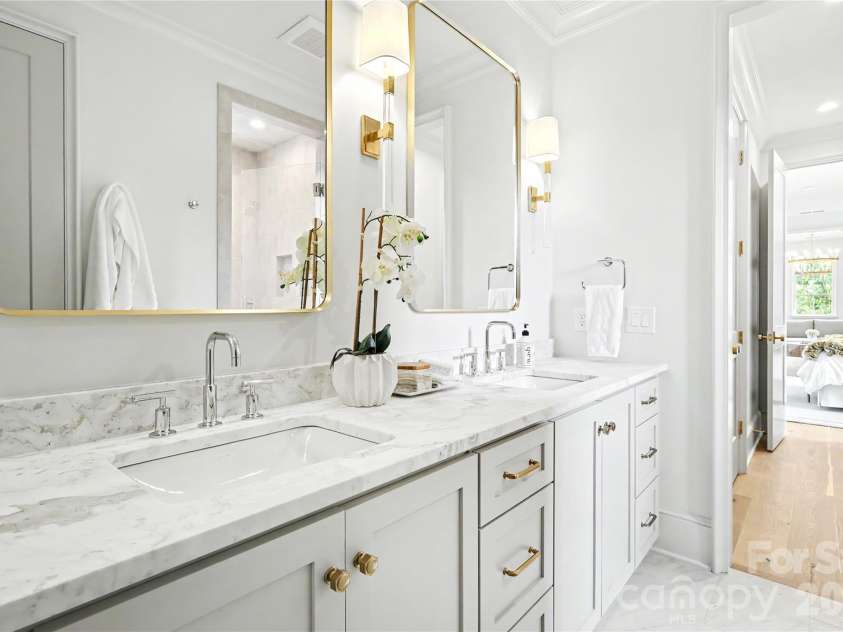932 Heather Lane, Charlotte, NC 28209.  MLS# CAR4423806, YatesRealty ID 52467. 