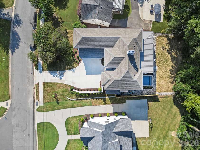 932 Heather Lane, Charlotte, NC 28209.  MLS# CAR4423806, YatesRealty ID 52467. 