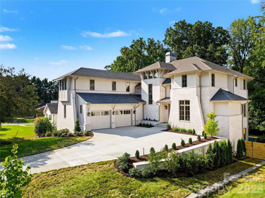 932 Heather Lane, Charlotte, NC 28209.  MLS# CAR4423806, YatesRealty ID 52467. 