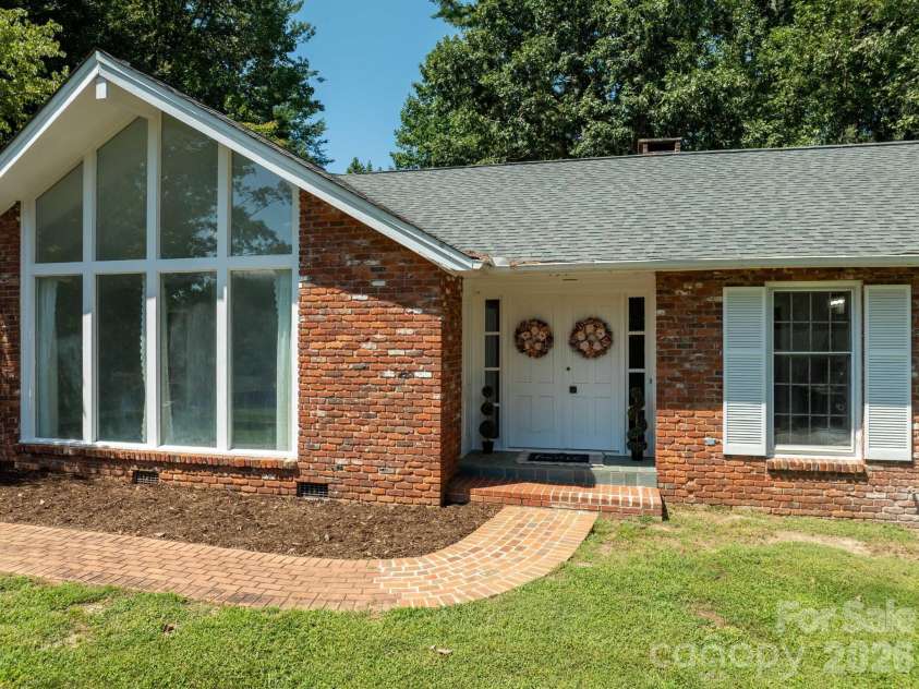 935 Ridgewood Drive, Lenoir, NC 28645.  MLS# CAR4423060, YatesRealty ID 52468. 