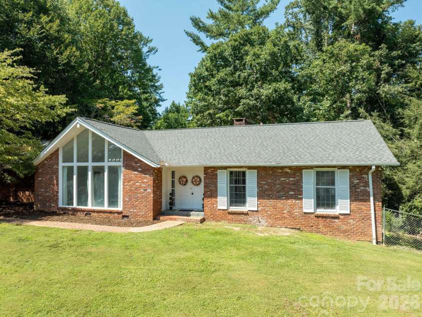 935 Ridgewood Drive, Lenoir, NC 28645.  MLS# CAR4423060, YatesRealty ID 52468. 