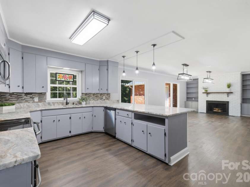 935 Ridgewood Drive, Lenoir, NC 28645.  MLS# CAR4423060, YatesRealty ID 52468. 