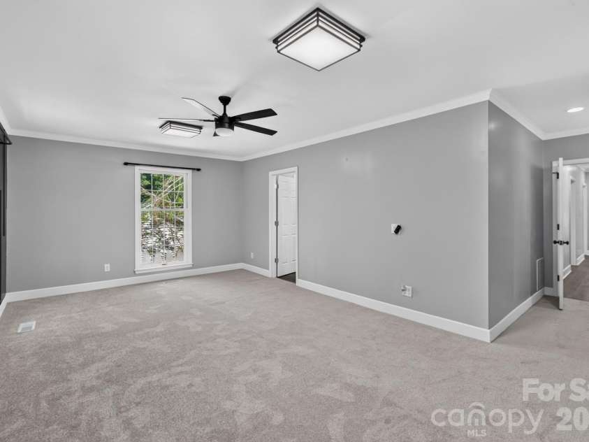 935 Ridgewood Drive, Lenoir, NC 28645.  MLS# CAR4423060, YatesRealty ID 52468. 