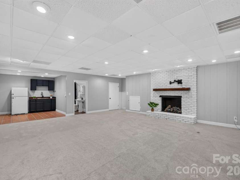 935 Ridgewood Drive, Lenoir, NC 28645.  MLS# CAR4423060, YatesRealty ID 52468. 