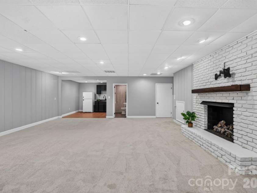 935 Ridgewood Drive, Lenoir, NC 28645.  MLS# CAR4423060, YatesRealty ID 52468. 