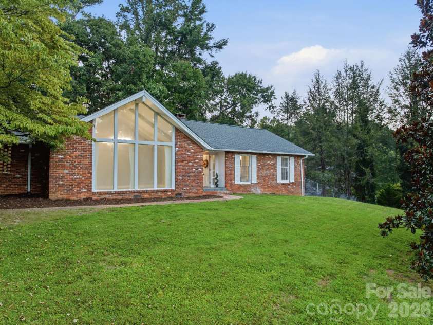 935 Ridgewood Drive, Lenoir, NC 28645.  MLS# CAR4423060, YatesRealty ID 52468. 