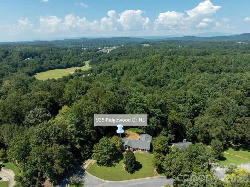 935 Ridgewood Drive, Lenoir, NC 28645.  MLS# CAR4423060, YatesRealty ID 52468. 