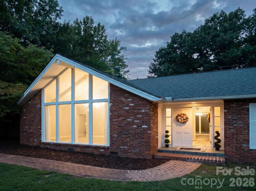 935 Ridgewood Drive, Lenoir, NC 28645.  MLS# CAR4423060, YatesRealty ID 52468. 