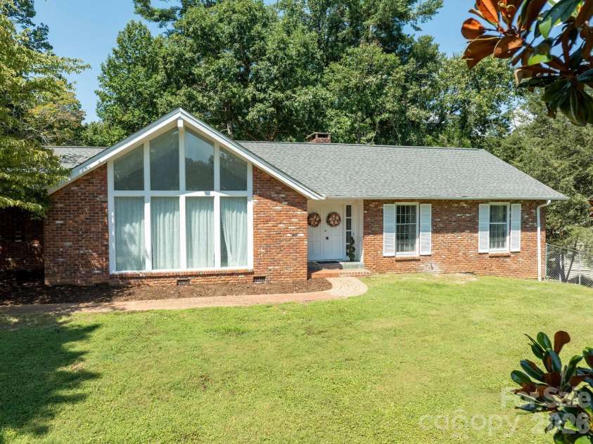935 Ridgewood Drive, Lenoir, NC 28645.  MLS# CAR4423060, YatesRealty ID 52468. 