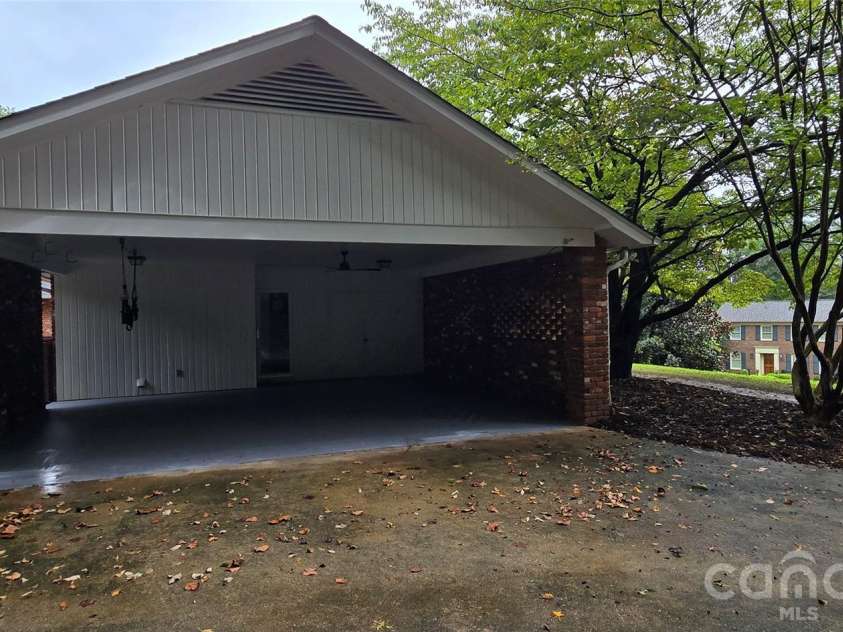 935 Ridgewood Drive, Lenoir, NC 28645.  MLS# CAR4423060, YatesRealty ID 52468. 