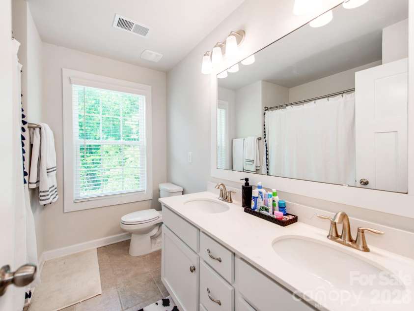 12110 Westbranch Parkway, Davidson, NC 28036.  MLS# CAR4423144, YatesRealty ID 52469. 2nd full bathroom