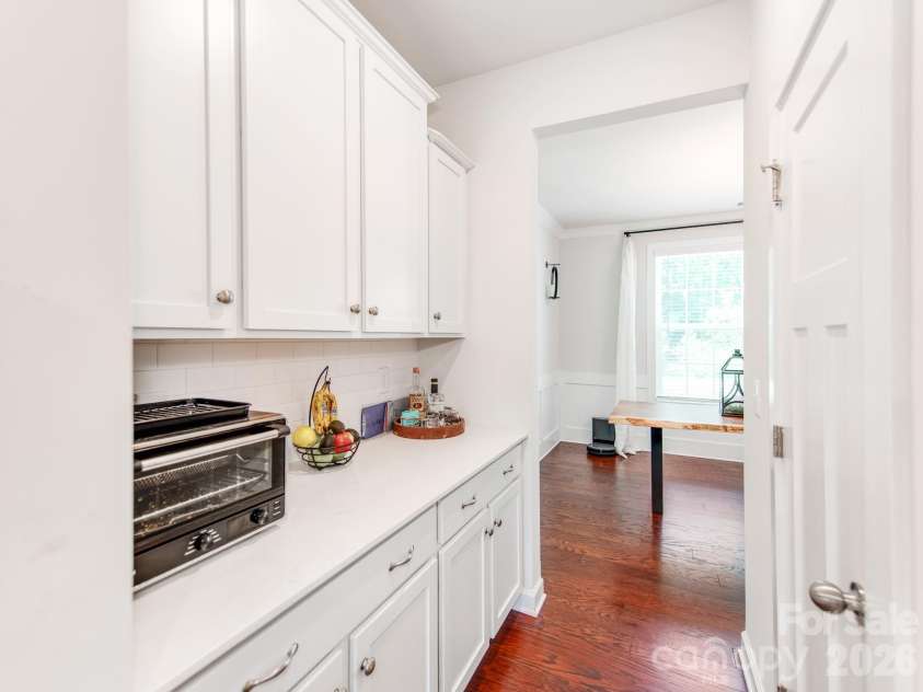 12110 Westbranch Parkway, Davidson, NC 28036.  MLS# CAR4423144, YatesRealty ID 52469. Butler pantry area