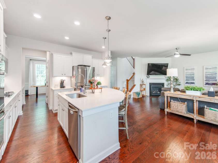 12110 Westbranch Parkway, Davidson, NC 28036.  MLS# CAR4423144, YatesRealty ID 52469. Lots of cabinets