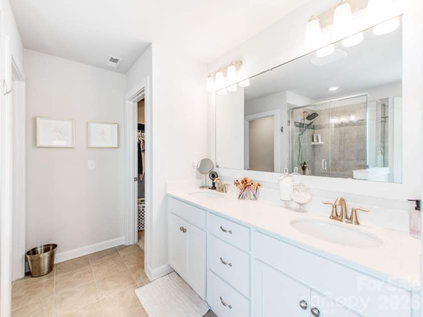 12110 Westbranch Parkway, Davidson, NC 28036.  MLS# CAR4423144, YatesRealty ID 52469. Primary bathroom