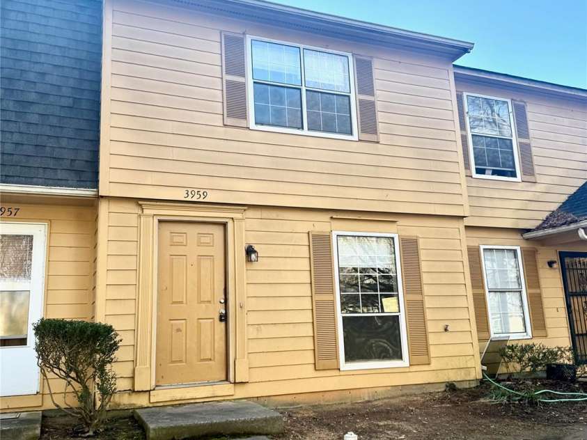 3959 Briarhill Drive, Charlotte, NC 28215.  MLS# CAR4214956, YatesRealty ID 5247. 3959 Briarhill Dr.