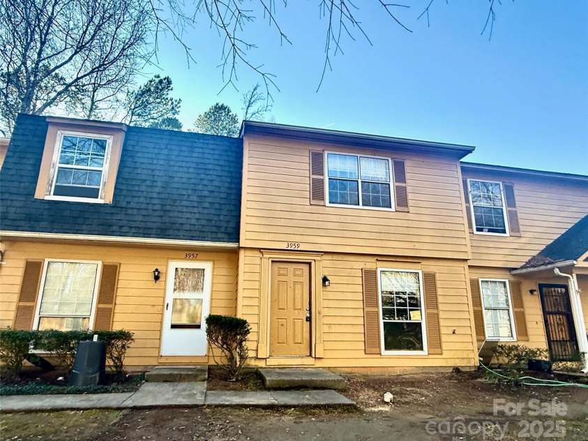 3959 Briarhill Drive, Charlotte, NC 28215.  MLS# CAR4214956, YatesRealty ID 5247. 3959 Briarhill Dr.