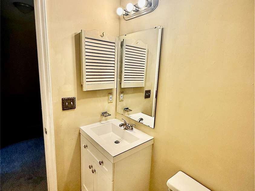 3959 Briarhill Drive, Charlotte, NC 28215.  MLS# CAR4214956, YatesRealty ID 5247. Bathroom Upstairs