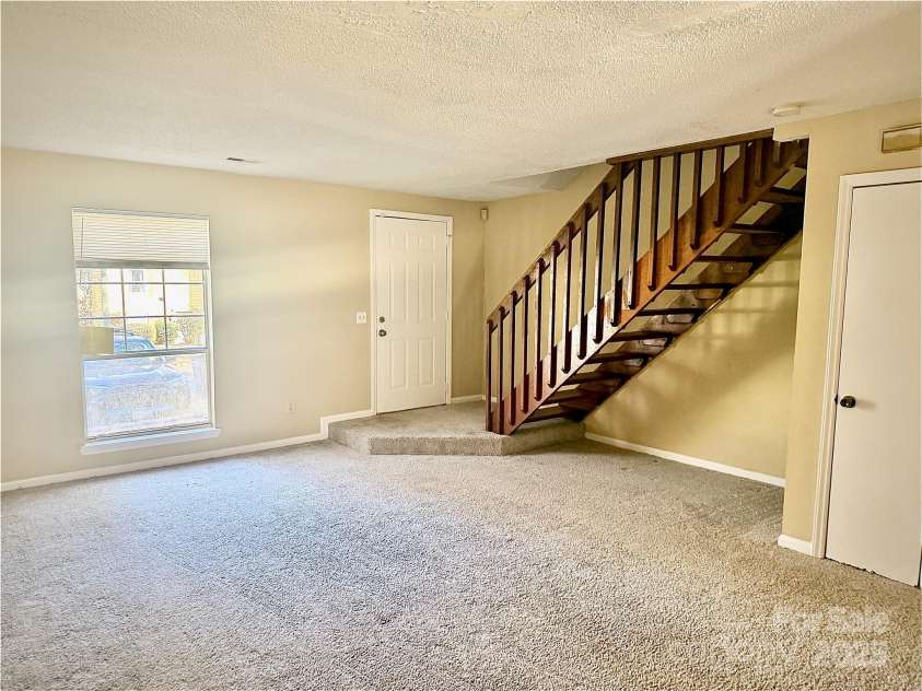 3959 Briarhill Drive, Charlotte, NC 28215.  MLS# CAR4214956, YatesRealty ID 5247. Living Room