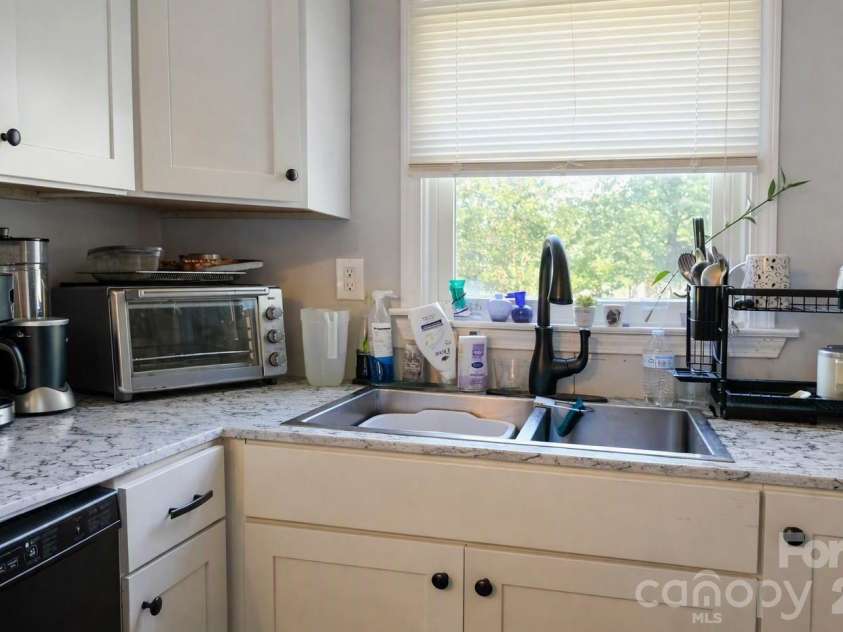 71 Highland Avenue, Concord, NC 28027.  MLS# CAR4420577, YatesRealty ID 52470. Kitchen