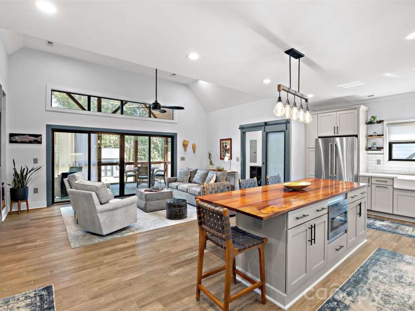 1518 Ivey Drive, Charlotte, NC 28205.  MLS# CAR4420824, YatesRealty ID 52474. 