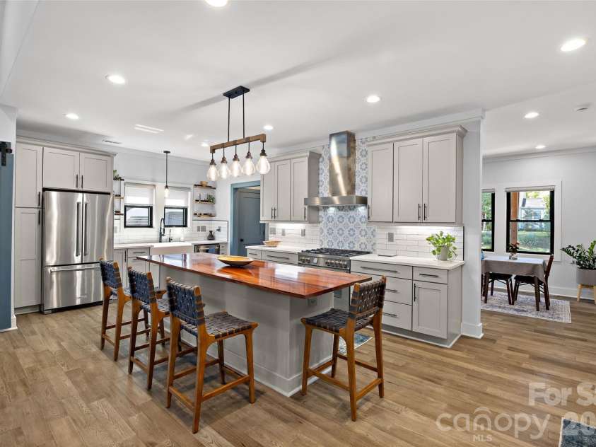 1518 Ivey Drive, Charlotte, NC 28205.  MLS# CAR4420824, YatesRealty ID 52474. 