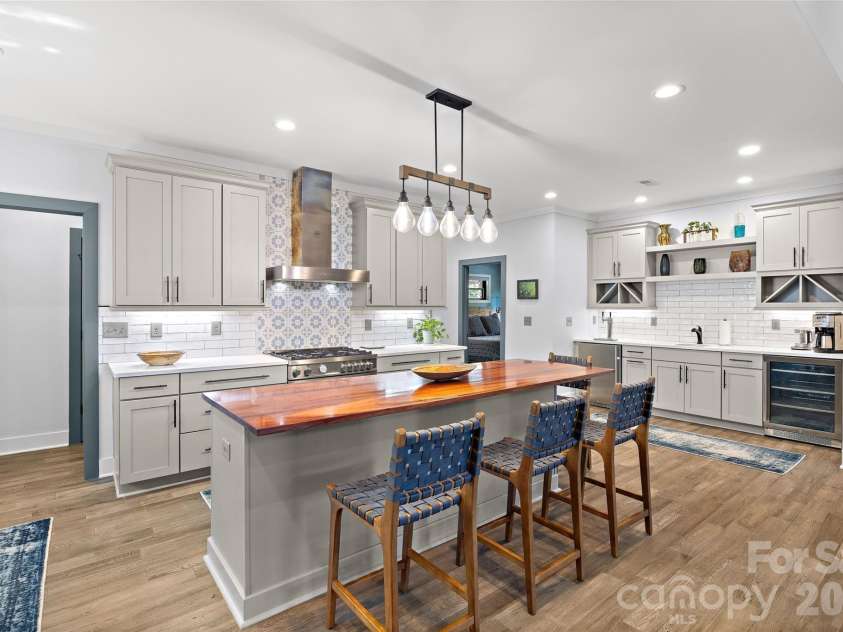 1518 Ivey Drive, Charlotte, NC 28205.  MLS# CAR4420824, YatesRealty ID 52474. 