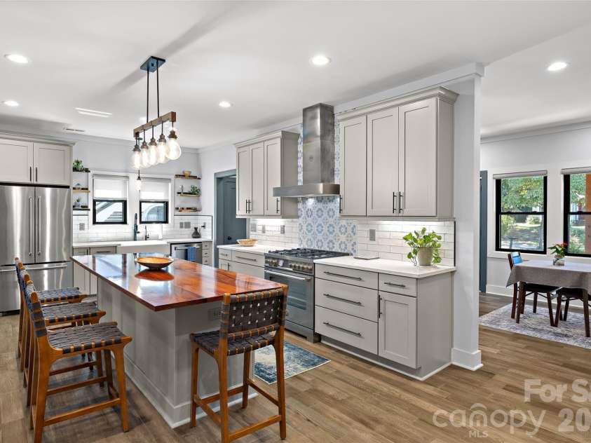 1518 Ivey Drive, Charlotte, NC 28205.  MLS# CAR4420824, YatesRealty ID 52474. 