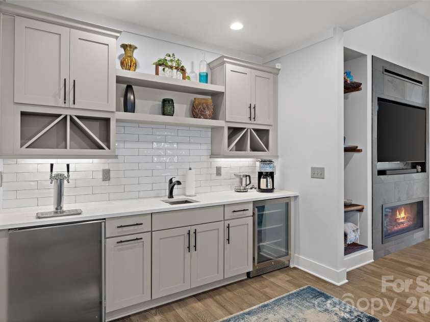 1518 Ivey Drive, Charlotte, NC 28205.  MLS# CAR4420824, YatesRealty ID 52474. 