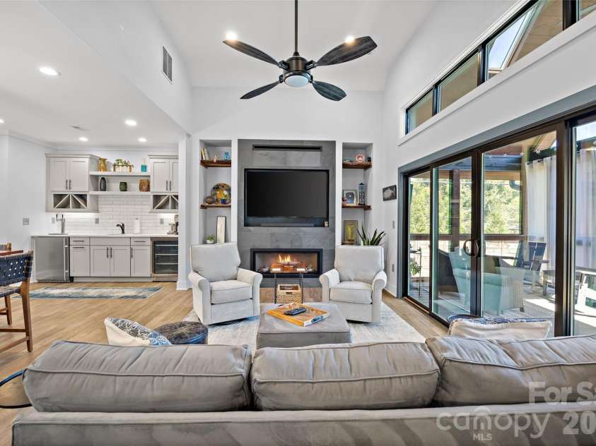 1518 Ivey Drive, Charlotte, NC 28205.  MLS# CAR4420824, YatesRealty ID 52474. 