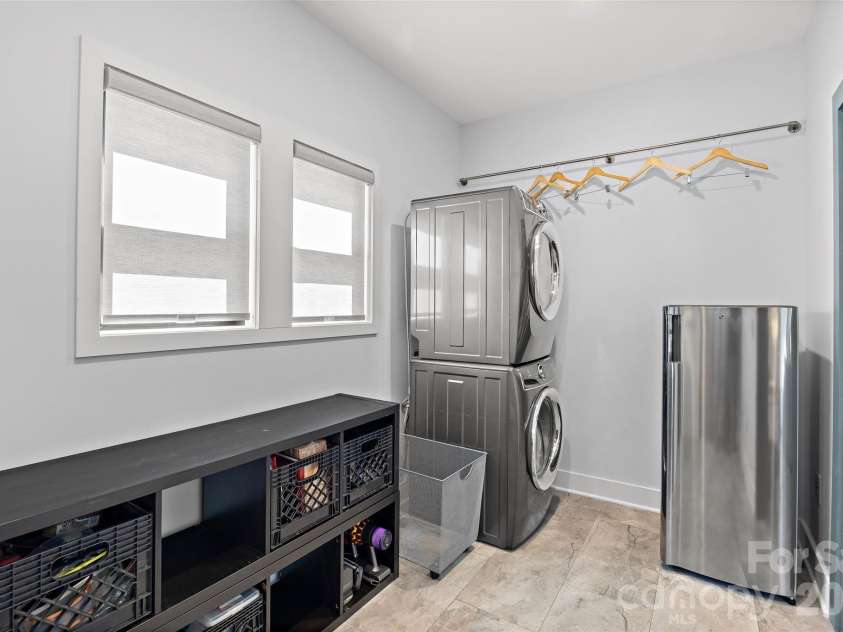 1518 Ivey Drive, Charlotte, NC 28205.  MLS# CAR4420824, YatesRealty ID 52474. 