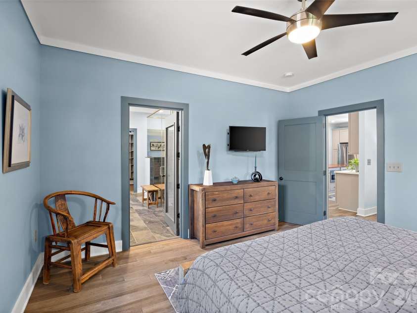 1518 Ivey Drive, Charlotte, NC 28205.  MLS# CAR4420824, YatesRealty ID 52474. 
