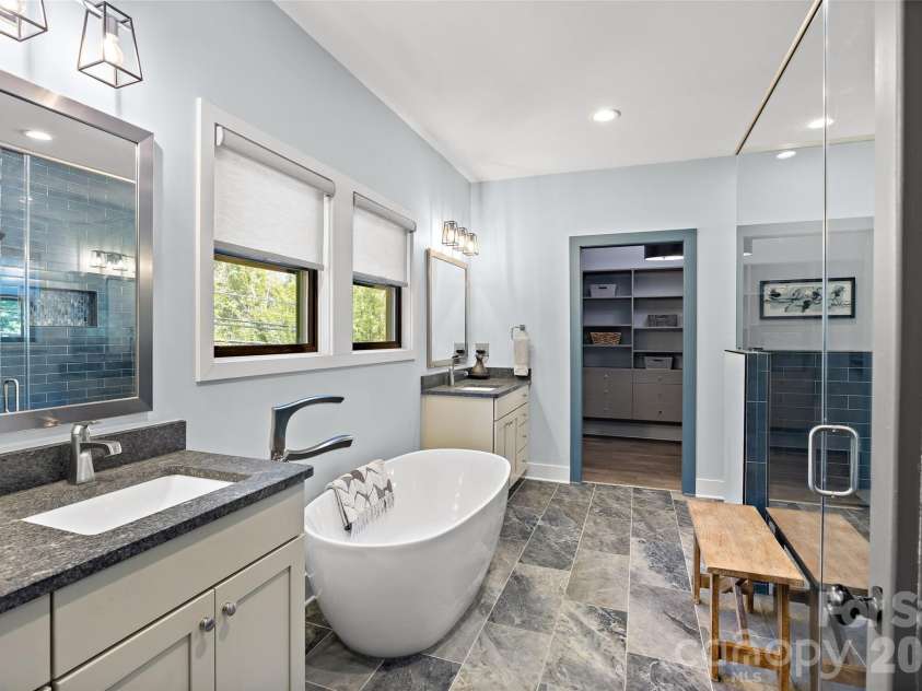 1518 Ivey Drive, Charlotte, NC 28205.  MLS# CAR4420824, YatesRealty ID 52474. 