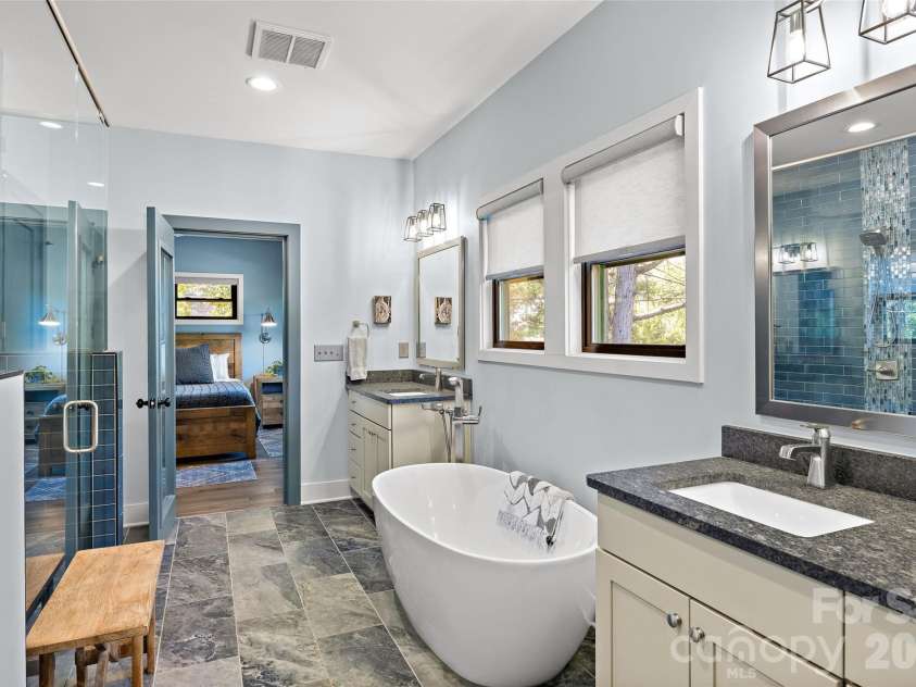 1518 Ivey Drive, Charlotte, NC 28205.  MLS# CAR4420824, YatesRealty ID 52474. 
